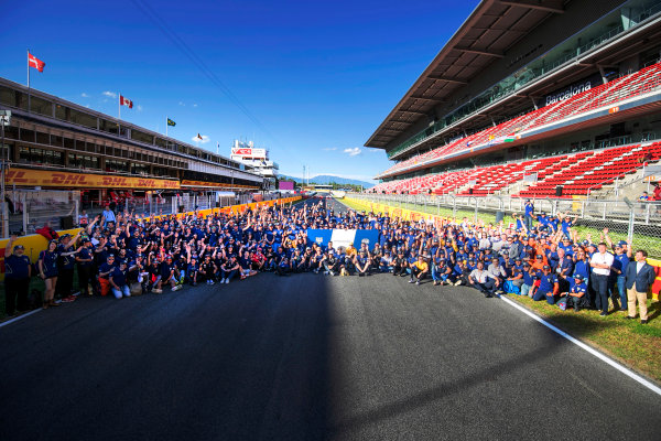 Circuit de Catalunya, Barcelona, Spain.
Friday 12 May 2017.
Drivers, officials and marshals gather for FIA Volunteers Day, which celebrates the volunteer work of marshals and organisers around the world that make motor racing possible.
World Copyright: Steven Tee/LAT Images
ref: Digital Image _O3I4297