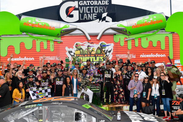 Monster Energy NASCAR Cup Series
Tales of the Turtles 400
Chicagoland Speedway, Joliet, IL USA
Sunday 17 September 2017
Martin Truex Jr, Furniture Row Racing, Furniture Row/Denver Mattress Toyota Camry and team in victory lane
World Copyright: Logan Whitton
LAT Images Monster Energy NASCAR Cup Series
Tales of the Turtles 400
Chicagoland Speedway, Joliet, IL USA
Sunday 17 September 2017
Martin Truex Jr, Furniture Row Racing, Furniture Row/Denver Mattress Toyota Camry and team in victory lane
World Copyright: Logan Whitton
LAT Images
