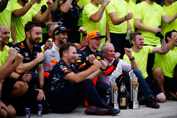 Sepang International Circuit, Sepang, Malaysia.
Sunday 01 October 2017.
Max Verstappen, Red Bull, 1st Position, and Daniel Ricciardo, Red Bull Racing, 3rd Position, celebrate with Helmut Markko, Consultant, Red Bull Racing, Christian Horner, Team Principal, Red Bull Racing, and the Red Bull team.
World Copyright: Zak Mauger/LAT Images
ref: Digital Image _X0W9281 Sepang International Circuit, Sepang, Malaysia.
Sunday 01 October 2017.
Max Verstappen, Red Bull, 1st Position, and Daniel Ricciardo, Red Bull Racing, 3rd Position, celebrate with Helmut Markko, Consultant, Red Bull Racing, Christian Horner, Team Principal, Red Bull Racing, and the Red Bull team.
World Copyright: Zak Mauger/LAT Images
ref: Digital Image _X0W9281