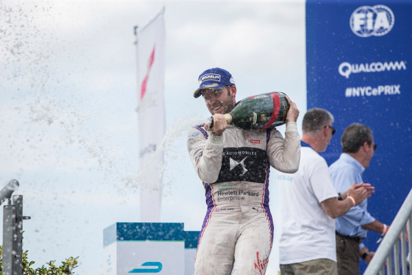 2016/2017 FIA Formula E Championship.
Round 9 - New York City ePrix, Brooklyn, New York, USA.
Saturday 15 July 2017.
Sam Bird (GBR), DS Virgin Racing, Spark-Citroen, Virgin DSV-02, sprays the champagne on the podium.
Photo: Andrew Ferraro/LAT/Formula E
ref: Digital Image _FER8698