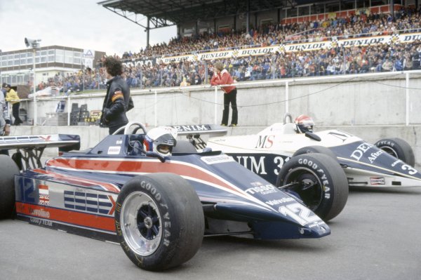 1980 British Grand Prix.
Brands Hatch, Great Britain. 11-13 July 1980.
Elio de Angelis (#12 Lotus 81-Ford Cosworth) and Eddie Cheever (Osella FA1-Ford Cosworth) wait in the pits.
World Copyright: LAT Photographic
Ref: 35mm transparency 80GB10