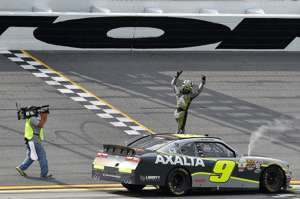 NASCAR XFINITY Series
Coca-Cola Firecracker 250
Daytona International Speedway, Daytona Beach, FL USA
Saturday 1 July 2017
William Byron, AXALTA / Vorteq Chevrolet Camaro
World Copyright: Rusty Jarrett
LAT Images NASCAR XFINITY Series
Coca-Cola Firecracker 250
Daytona International Speedway, Daytona Beach, FL USA
Saturday 1 July 2017
William Byron, AXALTA / Vorteq Chevrolet Camaro
World Copyright: Rusty Jarrett
LAT Images