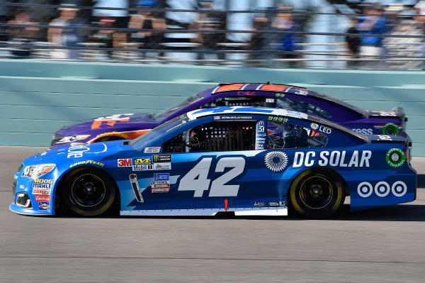 Monster Energy NASCAR Cup Series
Ford EcoBoost 400
Homestead-Miami Speedway, Homestead, FL USA
Sunday 19 November 2017
Kyle Larson, Chip Ganassi Racing, Credit One / DC Solar Chevrolet SS and Denny Hamlin, Joe Gibbs Racing, FedEx Express Toyota Camry
World Copyright: Rusty Jarrett
LAT Images Monster Energy NASCAR Cup Series
Ford EcoBoost 400
Homestead-Miami Speedway, Homestead, FL USA
Sunday 19 November 2017
Kyle Larson, Chip Ganassi Racing, Credit One / DC Solar Chevrolet SS and Denny Hamlin, Joe Gibbs Racing, FedEx Express Toyota Camry
World Copyright: Rusty Jarrett
LAT Images