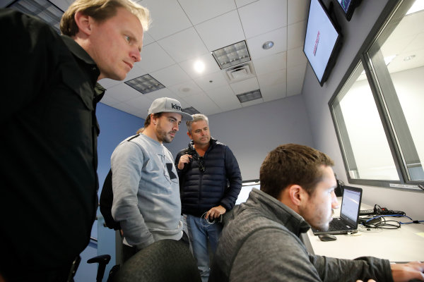 2017 Verizon IndyCar Series
Fernando Alonso Simulator Test at HPD-I
Brownsburg, Indiana, USA
Tuesday 25 April 2017
Fernando Alonso in the Honda Performance Development simulator with Engineer Eric Bretzman and Gil de Ferran
World Copyright: Michael L. Levitt
LAT Images