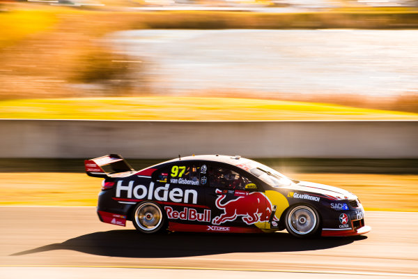 2017 Supercars Championship Round 9. 
Sydney SuperSprint, Sydney Motorsport Park, Eastern Creek, Australia.
Friday 18th August to Sunday 20th August 2017.
Shane van Gisbergen, Triple Eight Race Engineering Holden. 
World Copyright: Daniel Kalisz/LAT Images
Ref: Digital Image 180817_VASCR9_DKIMG_1952.NEF