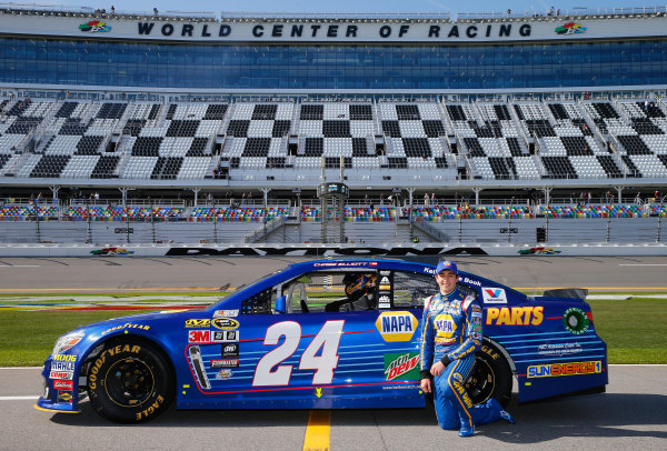 13-21 February, 2016, Daytona Beach, Florida USA  
Chase Elliott, driver of the #24 NAPA Auto Parts Chevrolet, poses with his car after winning the Pole Award during qualifying for the NASCAR Sprint Cup Series Daytona 500 at Daytona International Speedway on February 14, 2016 in Daytona Beach, Florida.  
LAT Photo USA via NASCAR via Getty Images