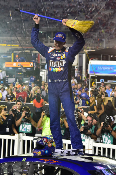 Monster Energy NASCAR Cup Series
Bass Pro Shops NRA Night Race
Bristol Motor Speedway, Bristol, TN USA
Saturday 19 August 2017
Kyle Busch, Joe Gibbs Racing, M&M's Caramel Toyota Camry, Celebrates after winning.
World Copyright: John K Harrelson
LAT Images