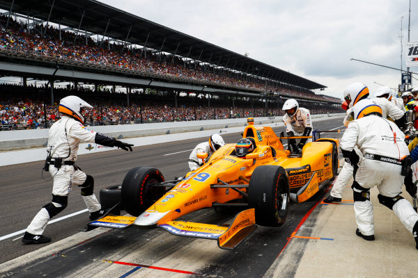 Verizon IndyCar Series
Indianapolis 500 Race
Indianapolis Motor Speedway, Indianapolis, IN USA
Sunday 28 May 2017
Fernando Alonso, McLaren-Honda-Andretti Honda, makes a pit stop.
World Copyright: Steven Tee/LAT Images
ref: Digital Image _R3I8856