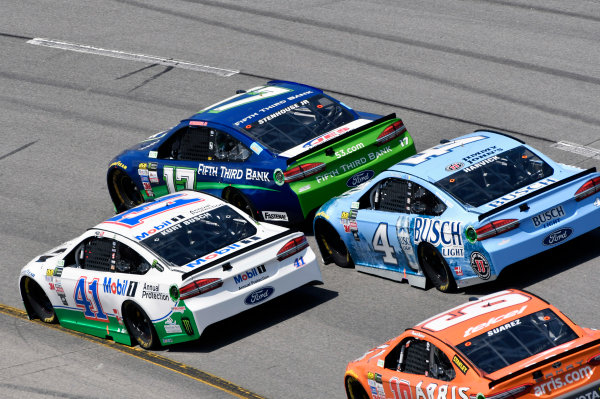 Monster Energy NASCAR Cup Series
Toyota Owners 400
Richmond International Raceway, Richmond, VA USA
Sunday 30 April 2017
Ricky Stenhouse Jr, Roush Fenway Racing, Fifth Third Ford Fusion, Kurt Busch, Stewart-Haas Racing, Mobil 1 Annual Protection Ford Fusion and Kevin Harvick, Stewart-Haas Racing, Busch Light Ford Fusion
World Copyright: Nigel Kinrade
LAT Images
ref: Digital Image 17RIC1nk10650