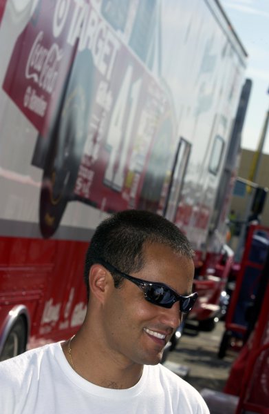 NASCAR Winton Cup Ford 400, Homestead-Miami Speedway, Homestead, Florida, USA 17 November,2002 
Formula One driver (Williams-BMW) Juan Pablo Montoya hangs out with old friends at Target Chip Ganassi Racing.
Copyright-F
Peirce Williams/MMP-Inc. 2002 
LAT Photographic