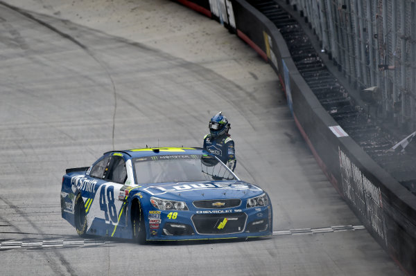 Monster Energy NASCAR Cup Series
Food City 500
Bristol Motor Speedway, Bristol, TN USA
Monday 24 April 2017
Jimmie Johnson burn out
World Copyright: Nigel Kinrade
LAT Images
ref: Digital Image 17BRI1nk09014