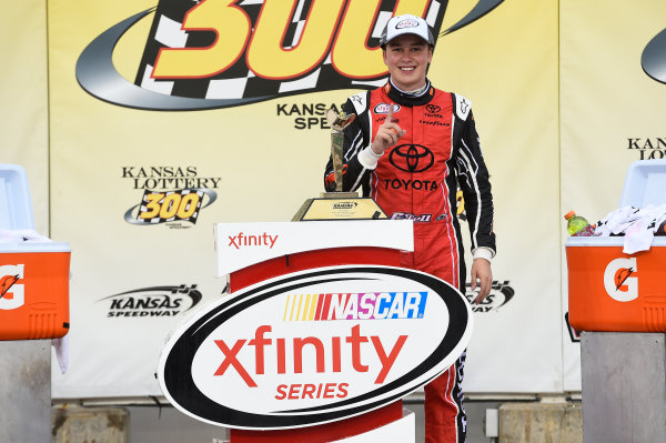NASCAR XFINITY Series
Kansas Lottery 300
Kansas Speedway, Kansas City, KS USA
Saturday 21 October 2017
Christopher Bell, JBL Toyota Camry, Celebrates in Victory Lane.
World Copyright: John K Harrelson
LAT Images NASCAR XFINITY Series
Kansas Lottery 300
Kansas Speedway, Kansas City, KS USA
Saturday 21 October 2017
Christopher Bell, JBL Toyota Camry, Celebrates in Victory Lane.
World Copyright: John K Harrelson
LAT Images