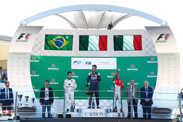 Autodromo Nazionale di Monza, Italy.
Sunday 3 September 2017
Luca Ghiotto (ITA, RUSSIAN TIME). Sergio Sette Camara (BRA, MP Motorsport). and Antonio Fuoco (ITA, PREMA Racing).
Photo: Mauger/FIA Formula 2
ref: Digital Image _J6I4673 Autodromo Nazionale di Monza, Italy.
Sunday 3 September 2017
Luca Ghiotto (ITA, RUSSIAN TIME). Sergio Sette Camara (BRA, MP Motorsport). and Antonio Fuoco (ITA, PREMA Racing).
Photo: Mauger/FIA Formula 2
ref: Digital Image _J6I4673