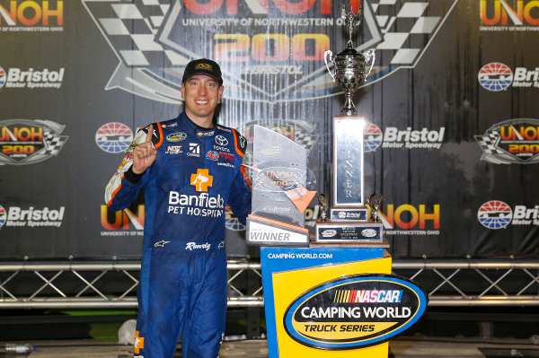 NASCAR Camping World Truck Series
UNOH 200
Bristol Motor Speedway, Bristol, TN USA
Thursday 17 August 2017
Kyle Busch, Banfield Pet Hospital Toyota Tundra, celebrates in victory lane.
World Copyright: Russell LaBountyLAT Images NASCAR Camping World Truck Series
UNOH 200
Bristol Motor Speedway, Bristol, TN USA
Thursday 17 August 2017
Kyle Busch, Banfield Pet Hospital Toyota Tundra, celebrates in victory lane.
World Copyright: Russell LaBountyLAT Images