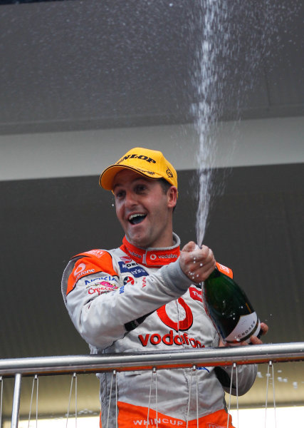 Round 4 - Hamilton 400.
Hamilton City Street Circuit, Hamilton, New Zealand.
17th - 18th April 2010.
Car 1, Jamie Whincup, Commodore VE, Holden, T8, TeamVodafone, Triple Eight Race Engineering, Triple Eight Racing.
World Copyright: Mark Horsburgh / LAT Photographic
ref: 1-Whincup-EV04-10-3445 Round 4 - Hamilton 400.
Hamilton City Street Circuit, Hamilton, New Zealand.
17th - 18th April 2010.
Car 1, Jamie Whincup, Commodore VE, Holden, T8, TeamVodafone, Triple Eight Race Engineering, Triple Eight Racing.
World Copyright: Mark Horsburgh / LAT Photographic
ref: 1-Whincup-EV04-10-3445