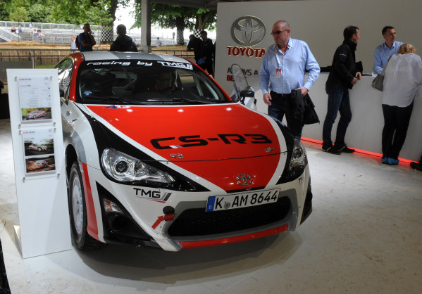 2016 Goodwood Festival of Speed
Goodwood Estate, West Sussex,England
23rd - 26th June 2016
Moving Motor Show
Toyota
World Copyright : Jeff Bloxham/LAT Photographic
Ref : Digital Image