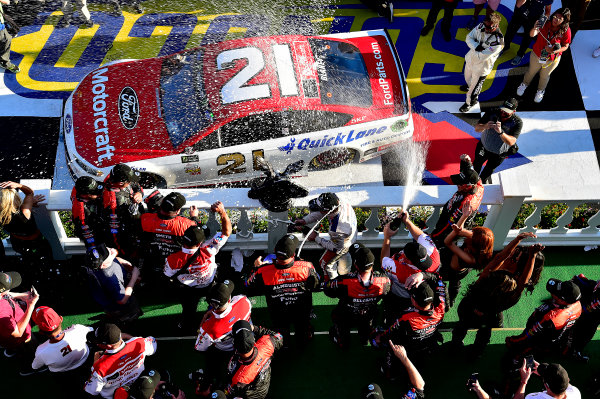 Monster Energy NASCAR Cup Series
AXALTA presents the Pocono 400
Pocono Raceway, Long Pond, PA USA
Sunday 11 June 2017
Ryan Blaney, Wood Brothers Racing, Motorcraft/Quick Lane Tire & Auto Center Ford Fusion wins.
World Copyright: Rusty Jarrett
LAT Images
ref: Digital Image 17POC1rj_3669 Monster Energy NASCAR Cup Series
AXALTA presents the Pocono 400
Pocono Raceway, Long Pond, PA USA
Sunday 11 June 2017
Ryan Blaney, Wood Brothers Racing, Motorcraft/Quick Lane Tire & Auto Center Ford Fusion wins.
World Copyright: Rusty Jarrett
LAT Images
ref: Digital Image 17POC1rj_3669