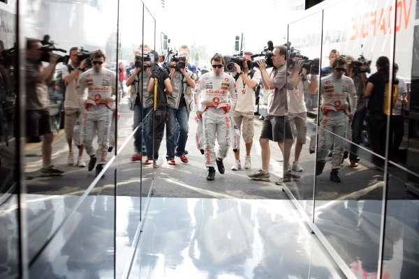 2007 Italian Grand Prix - Saturday Qualifying
Autodromo di Monza, Monza, Italy.
8th September 2007.
Fernando Alonso, McLaren MP4-22 Mercedes. Portrait.
World Copyright: Steven Tee/LAT Photographic
ref: Digital Image YY2Z8406 2007 Italian Grand Prix - Saturday Qualifying
Autodromo di Monza, Monza, Italy.
8th September 2007.
Fernando Alonso, McLaren MP4-22 Mercedes. Portrait.
World Copyright: Steven Tee/LAT Photographic
ref: Digital Image YY2Z8406