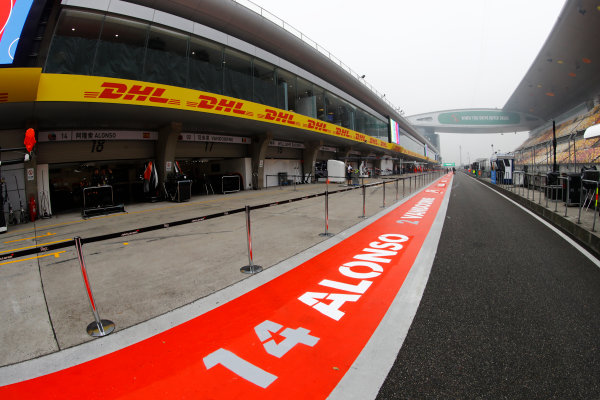 Shanghai International Circuit, Shanghai, China. 
Thursday 06 April 2017.
The pit lane in China, including Fernando Alonso branding outside of the McLaren garage.
World Copyright: Steven Tee/LAT Images
ref: Digital Image _R3I1307