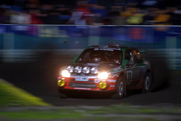 2001 FIA World Rally Championship.
Rally Of Great Britain. Cardiff, Wales. 
November 22-25th.
Alister McRae, Hyundai Accent WRC slides his car to the finish
.
Stage One.
Photo: Paul Dowker/LAT Photographic.
World - LAT Photographic.
8
9mb DIgital File Only

