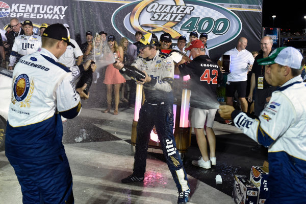 6-9 July, 2016, Sparta, Kentucky USA
Brad Keselowski celebrates his win in Victory Lane
?2016, Nigel Kinrade
LAT Photo USA 6-9 July, 2016, Sparta, Kentucky USA
Brad Keselowski celebrates his win in Victory Lane
?2016, Nigel Kinrade
LAT Photo USA