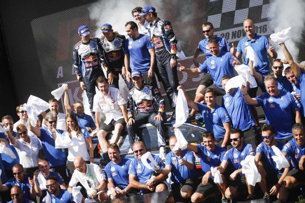 Sebastien Ogier (FRA) / Julien Ingrassia (FRA), Volkswagen Motorsport WRC, Jari-Matti Latvala (FIN) / Miikka Anttila (FIN), Volkswagen Motorsport WRC and Andreas Mikkelsen (NOR) / Anders Jaeger Synnevag (NOR), Volkswagen Motorsport II WRC celebrate their last WRC event with the team at FIA World Rally Championship, Rd13, Rally Australia, Day Three, Coffs Harbour, New South Wales, Australia, 20 November 2016. Sebastien Ogier (FRA) / Julien Ingrassia (FRA), Volkswagen Motorsport WRC, Jari-Matti Latvala (FIN) / Miikka Anttila (FIN), Volkswagen Motorsport WRC and Andreas Mikkelsen (NOR) / Anders Jaeger Synnevag (NOR), Volkswagen Motorsport II WRC celebrate their last WRC event with the team at FIA World Rally Championship, Rd13, Rally Australia, Day Three, Coffs Harbour, New South Wales, Australia, 20 November 2016.