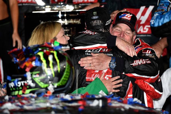 2017 NASCAR Monster Energy Cup - Daytona 500
Daytona International Speedway, Daytona Beach, FL USA
Sunday 26 February 2017
Kurt Busch and crew chief Tony Gibson.
World Copyright: Rusty Jarrett/LAT Images
ref: Digital Image 17DAY1rj_07097